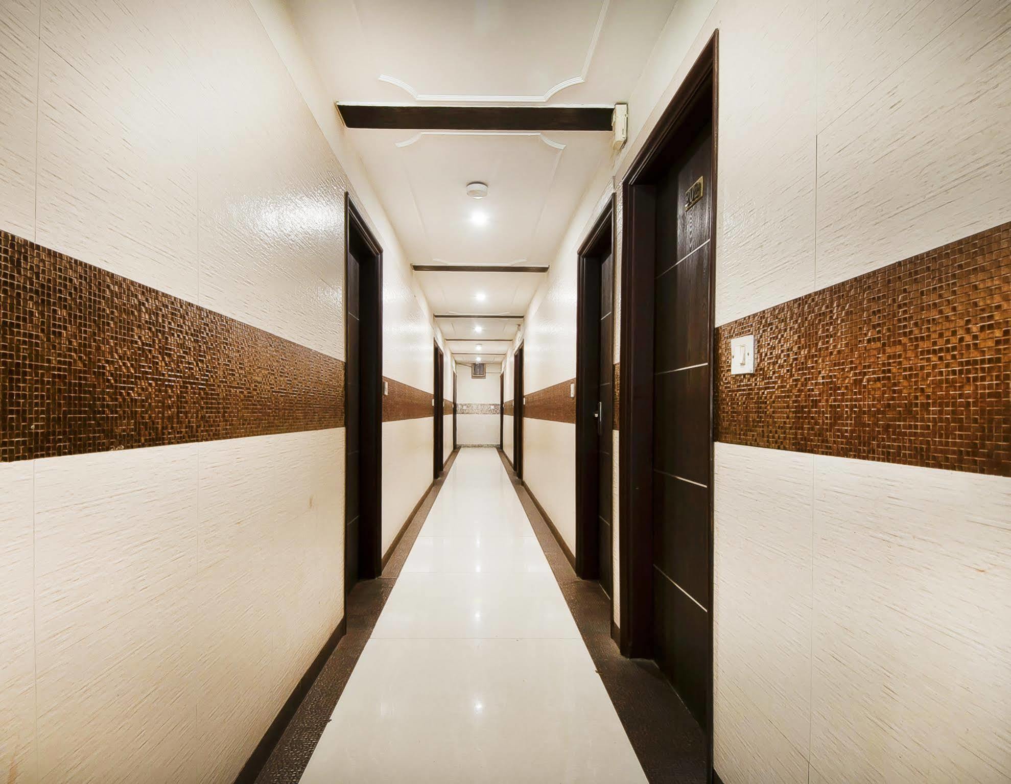 Treebo Mehar Castle Hotell Delhi  Eksteriør bilde